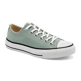 Tenis urbano para mujer color verde con agujetas color blanco marca Moramora