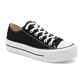 Tenis urbano para mujer color negro con agujetas blancas marca Moramora