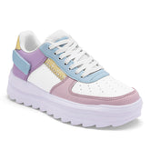 Tenis urbano para mujer color blanco con detalles color pastel marca Moramora