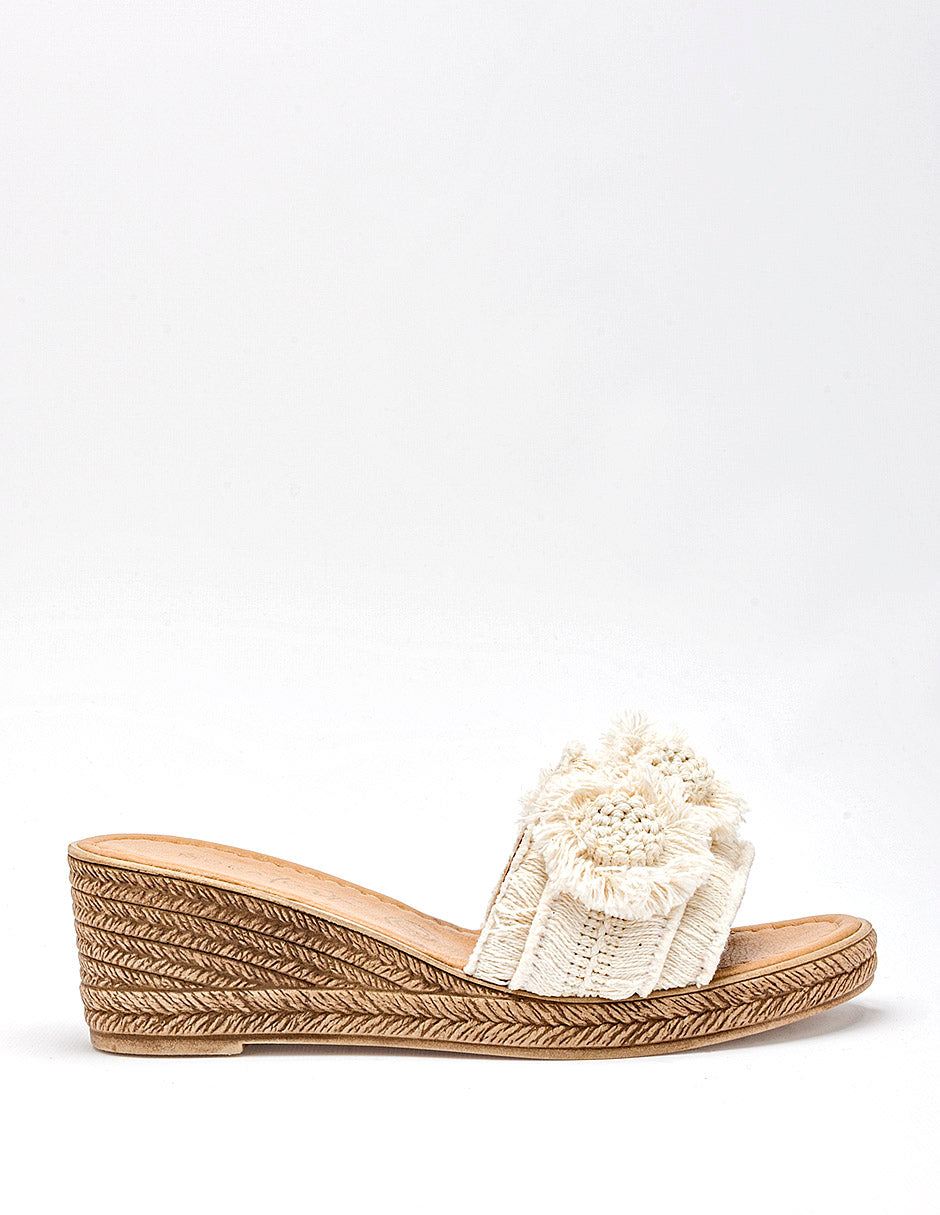 Sandalia cuña para Mujer  Marfil Mariana Mora Tierra 